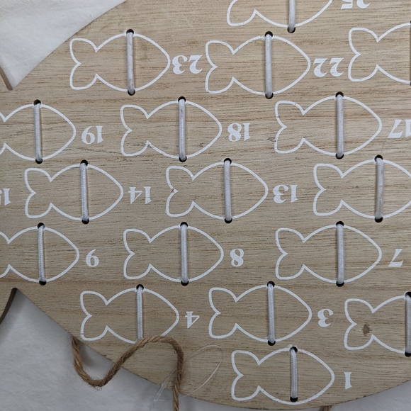 Pet Cat Toy Countdown Calendar wood NWT cat small animal fish shape cream white - Picture 4 of 12
